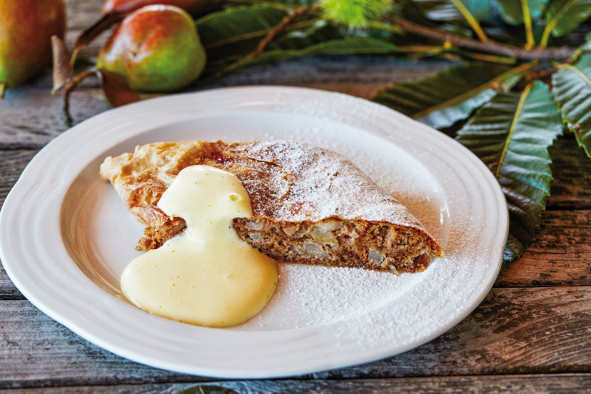 Frischer Strudel mit Vanillesauce | © Herbert Lehmann